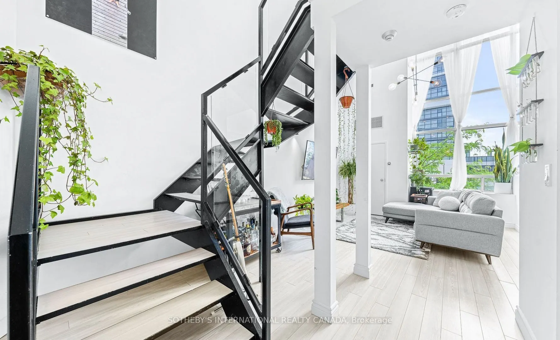 300 Manitoba Street #212