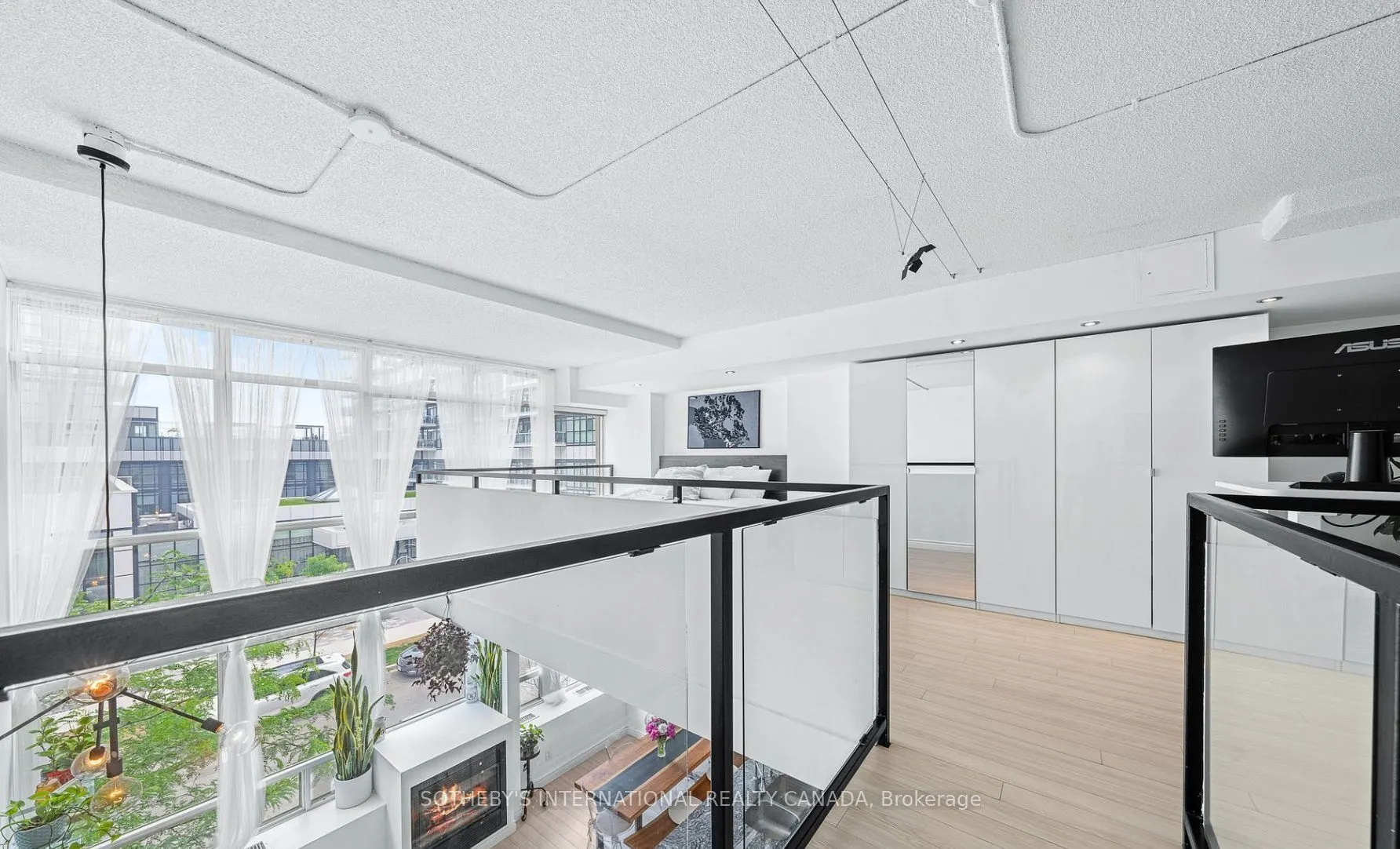 300 Manitoba Street #212