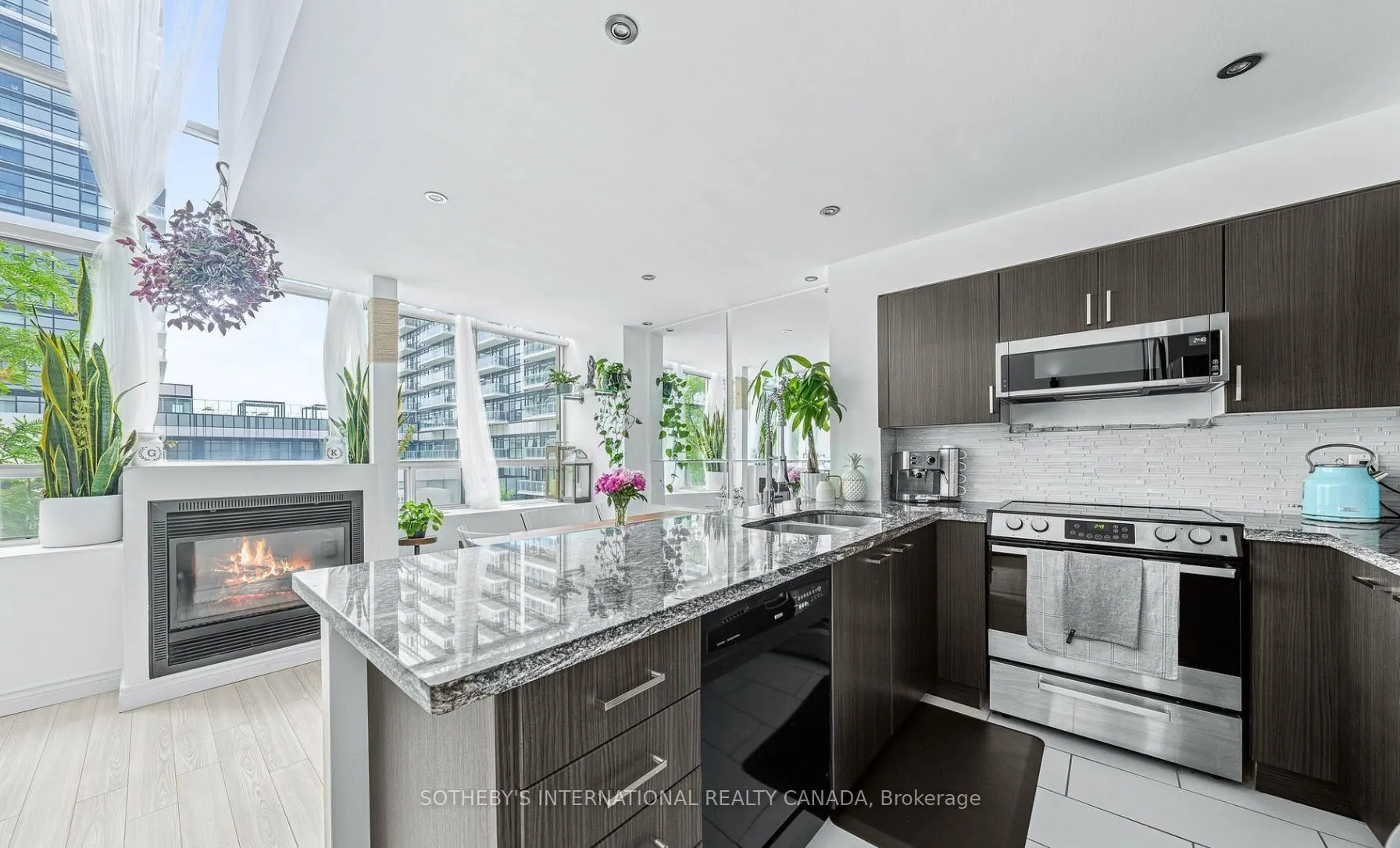 300 Manitoba Street #212