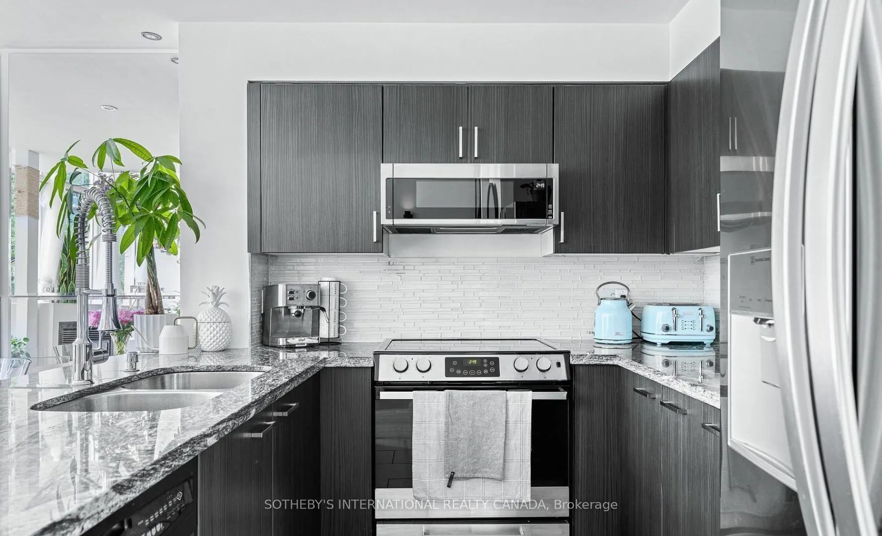 300 Manitoba Street #212