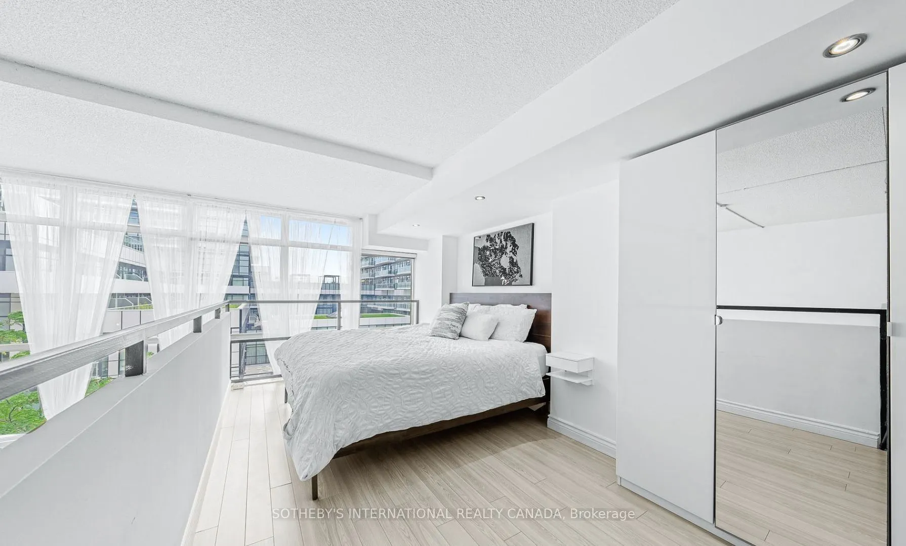 300 Manitoba Street #212