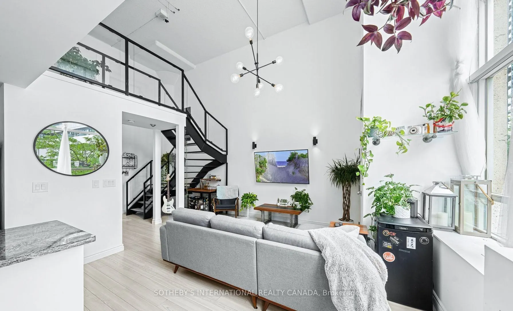300 Manitoba Street #212