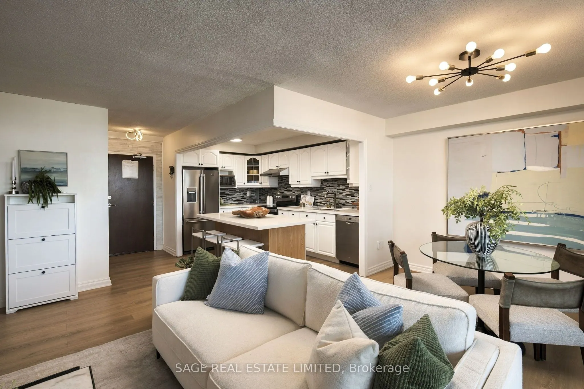135 Marlee Avenue #1904