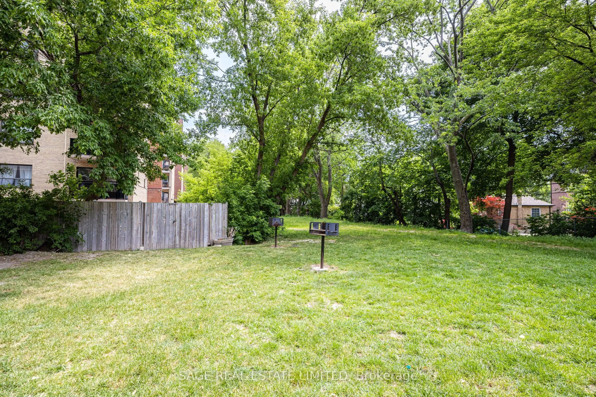 135 Marlee Avenue #1904