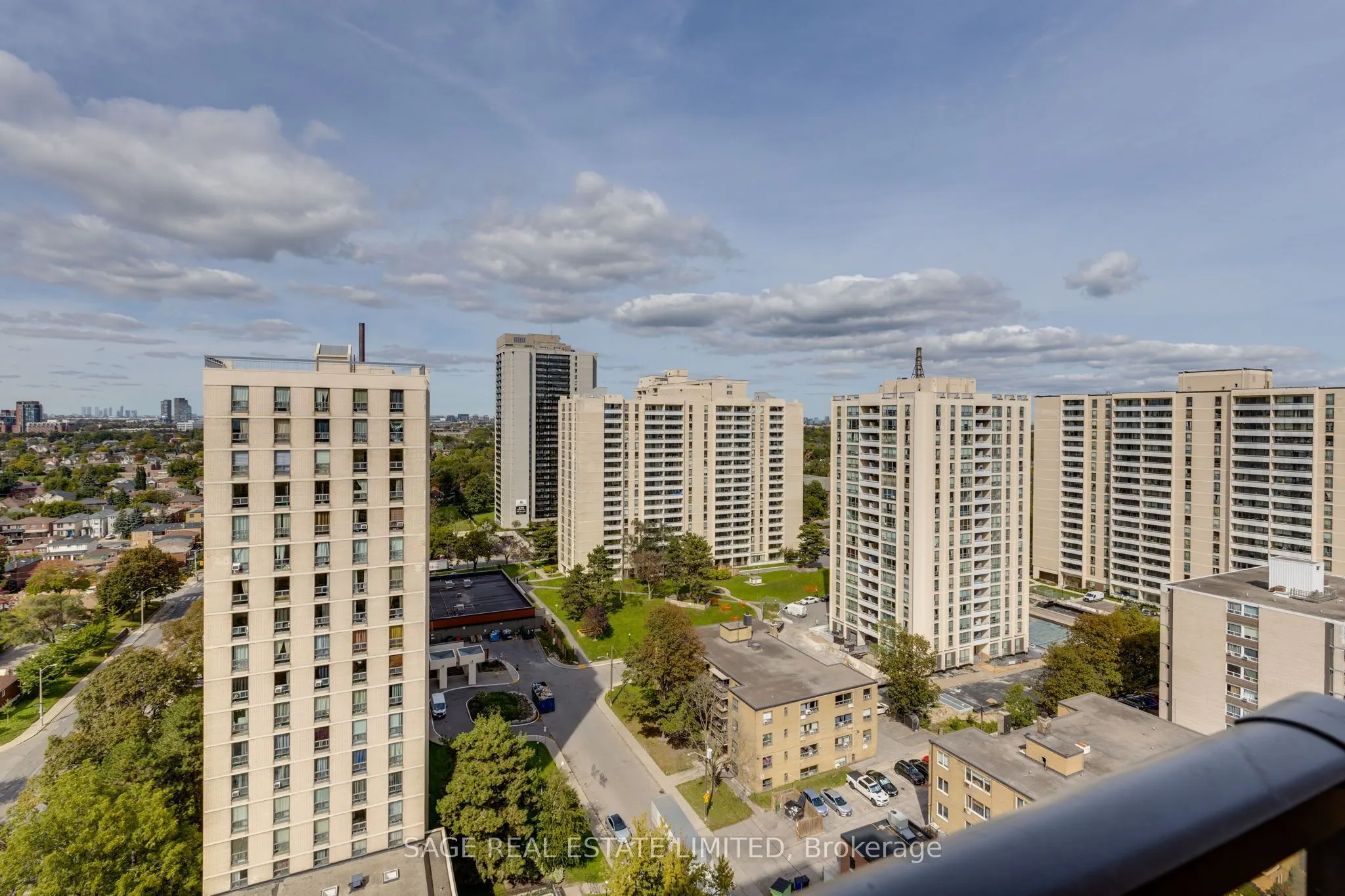 135 Marlee Avenue #1904