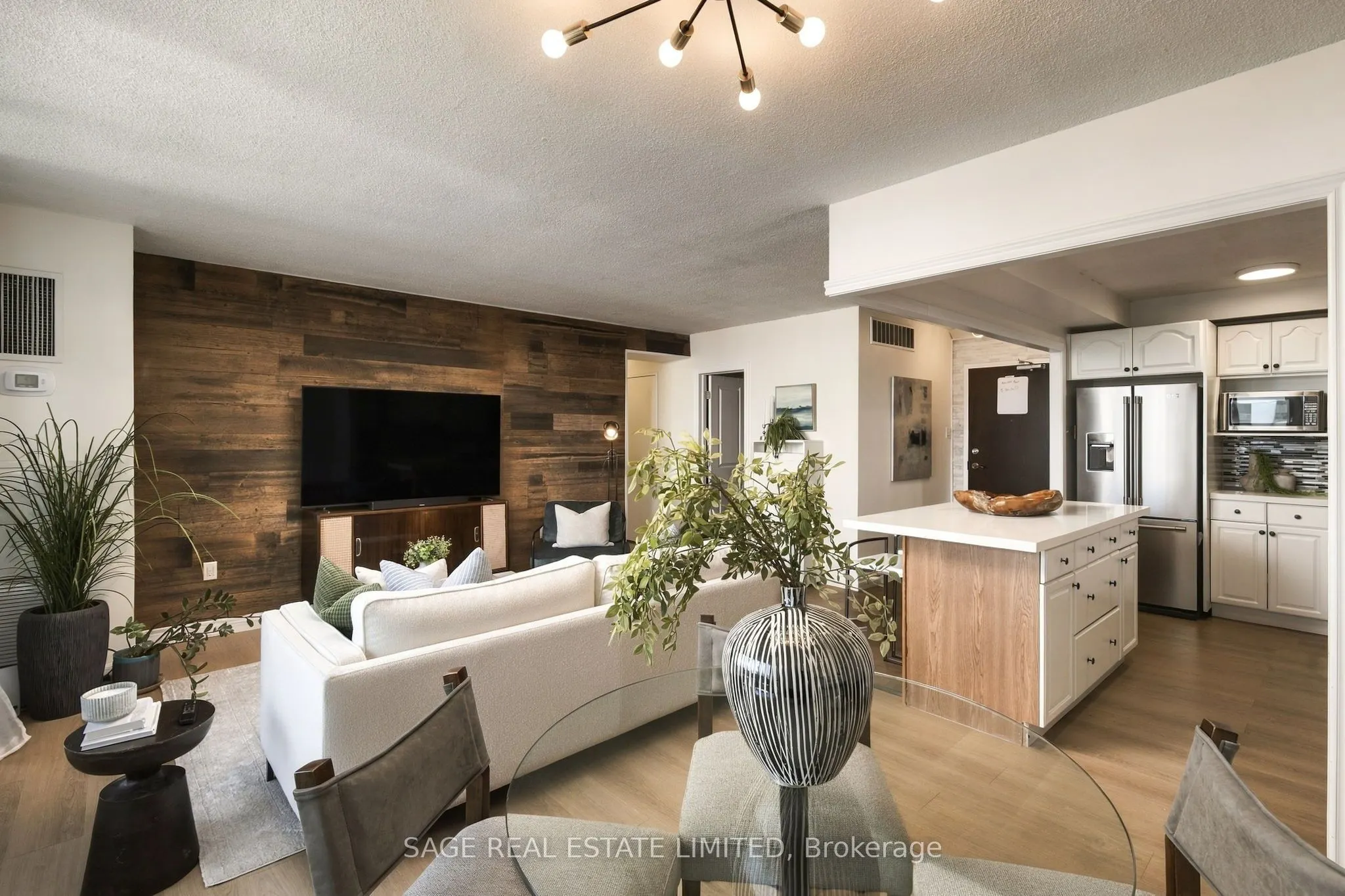 135 Marlee Avenue #1904
