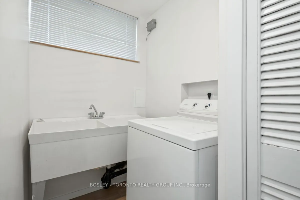 146 Earlscourt Avenue #Lower