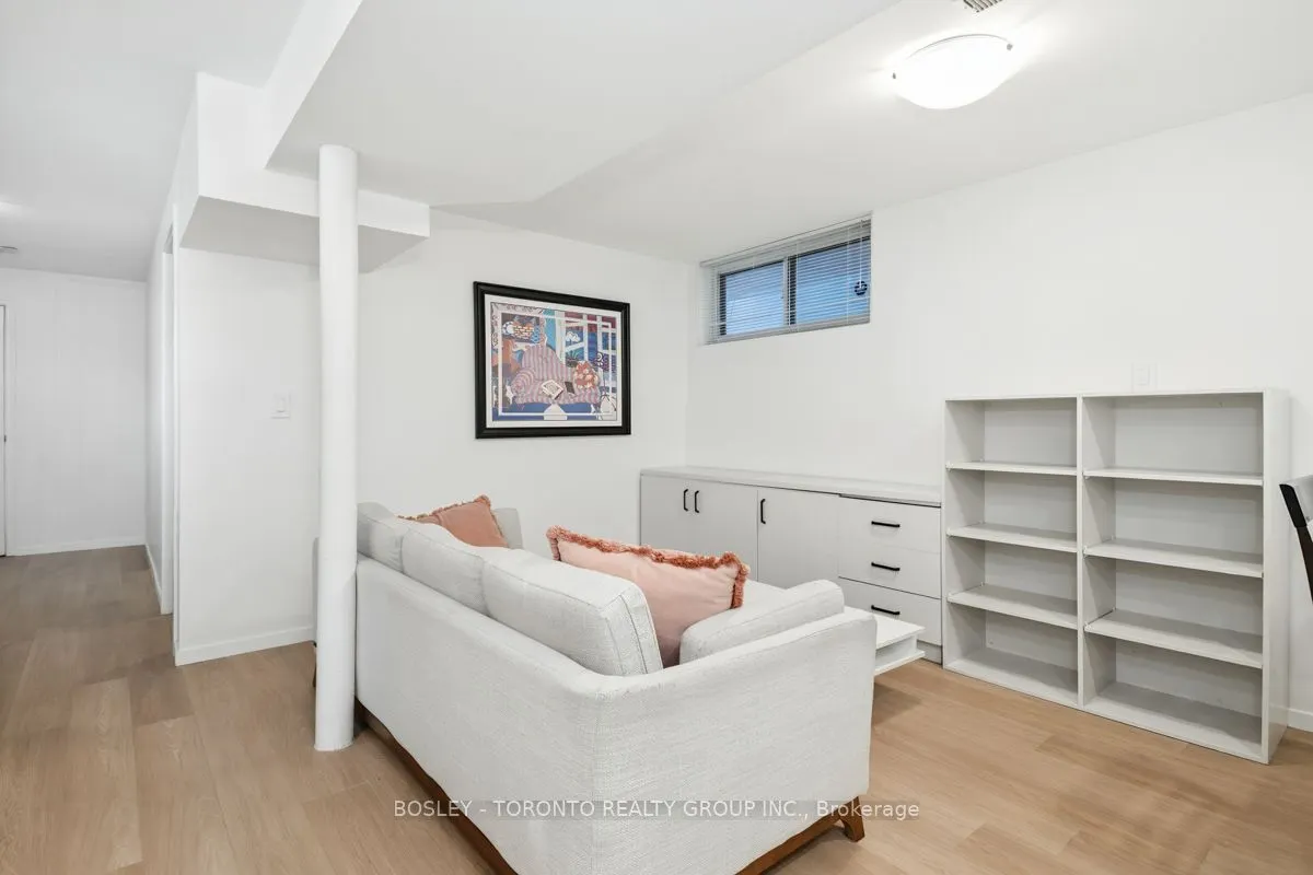 146 Earlscourt Avenue #Lower