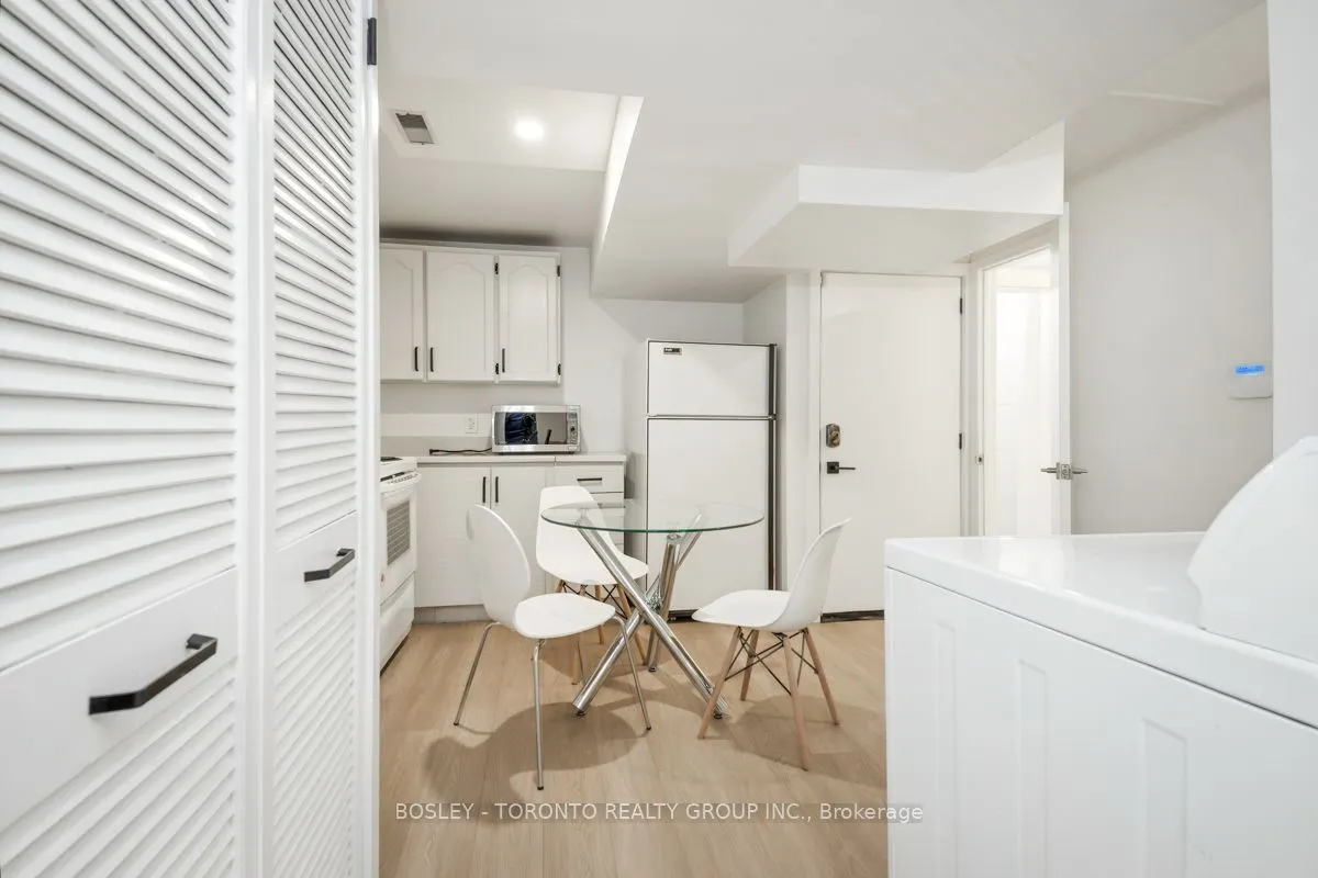 146 Earlscourt Avenue #Lower