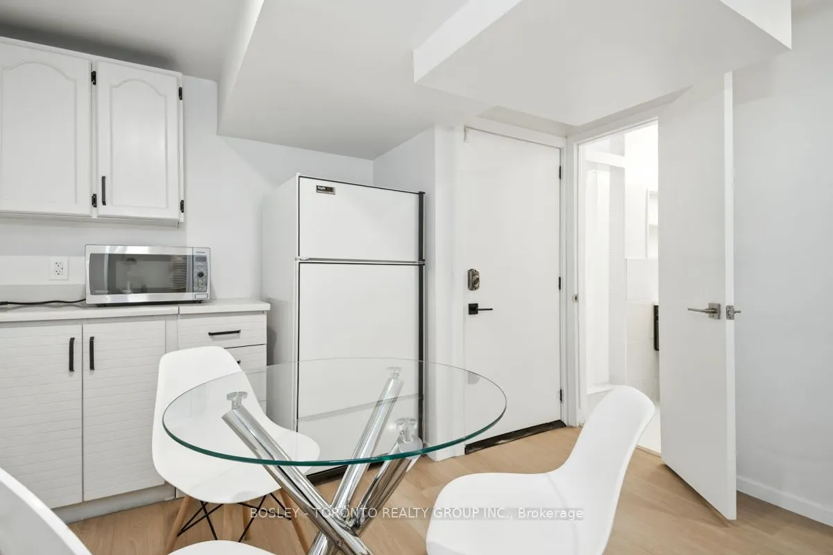 146 Earlscourt Avenue #Lower