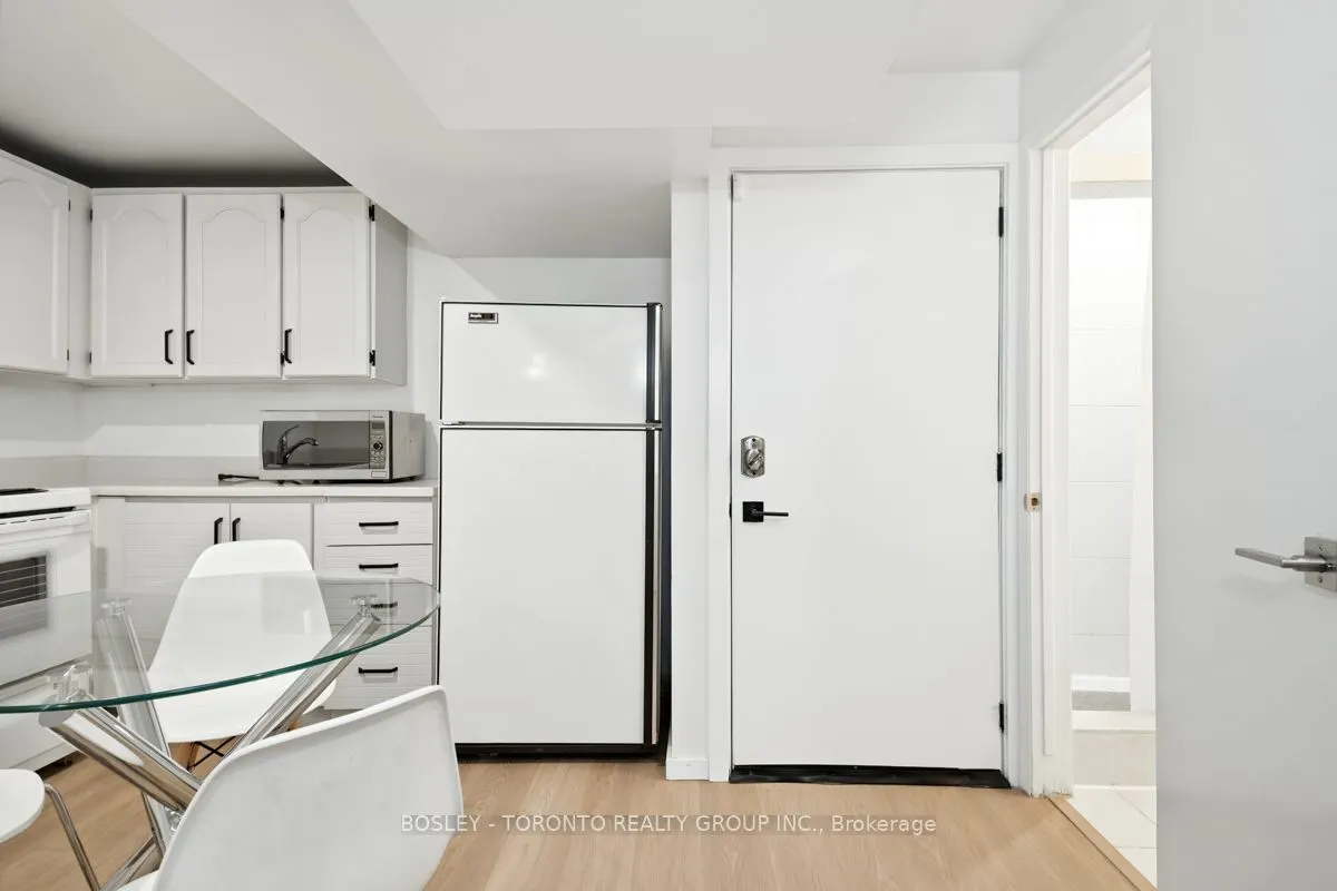 146 Earlscourt Avenue #Lower