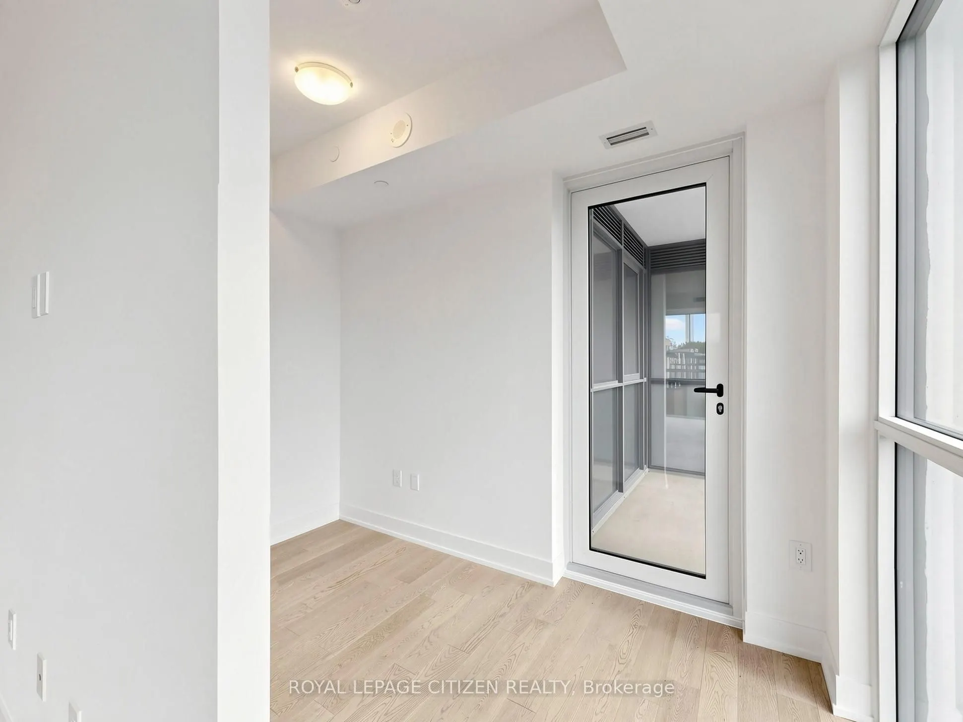 1063 Douglas McCurdy Common #412