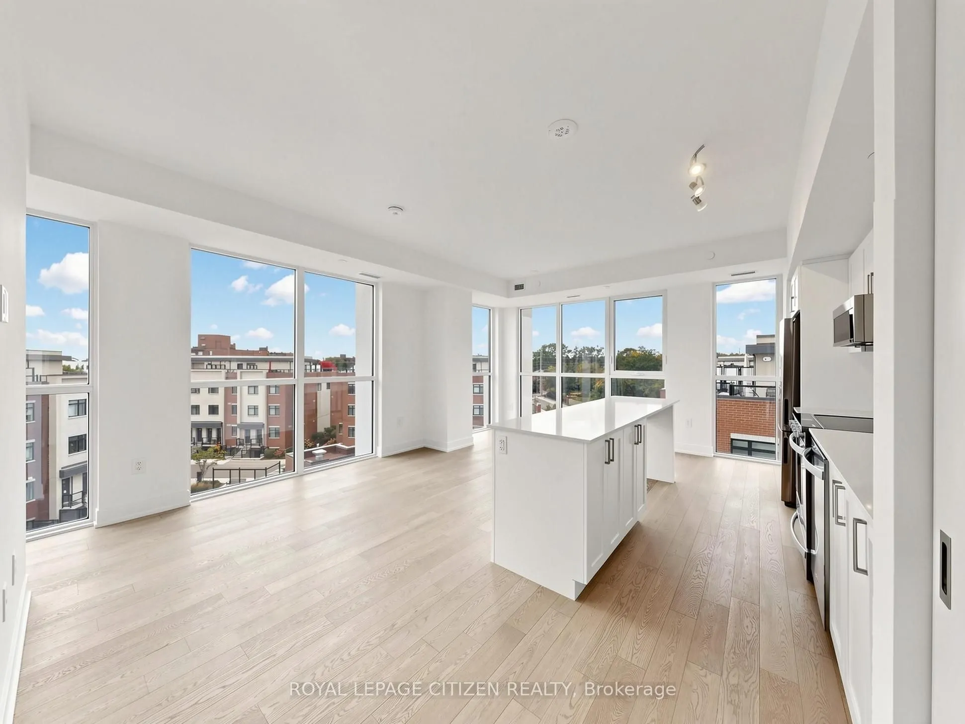 1063 Douglas McCurdy Common #412