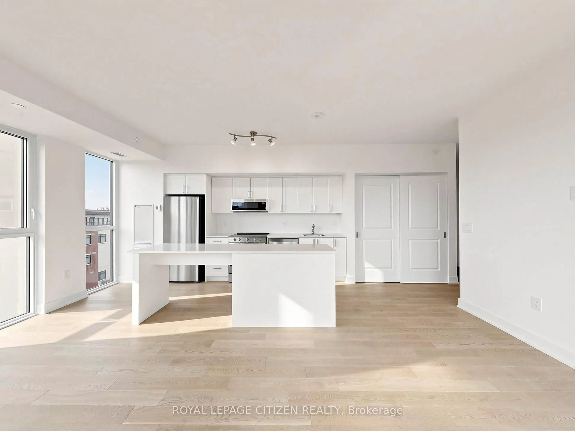 1063 Douglas McCurdy Common #412