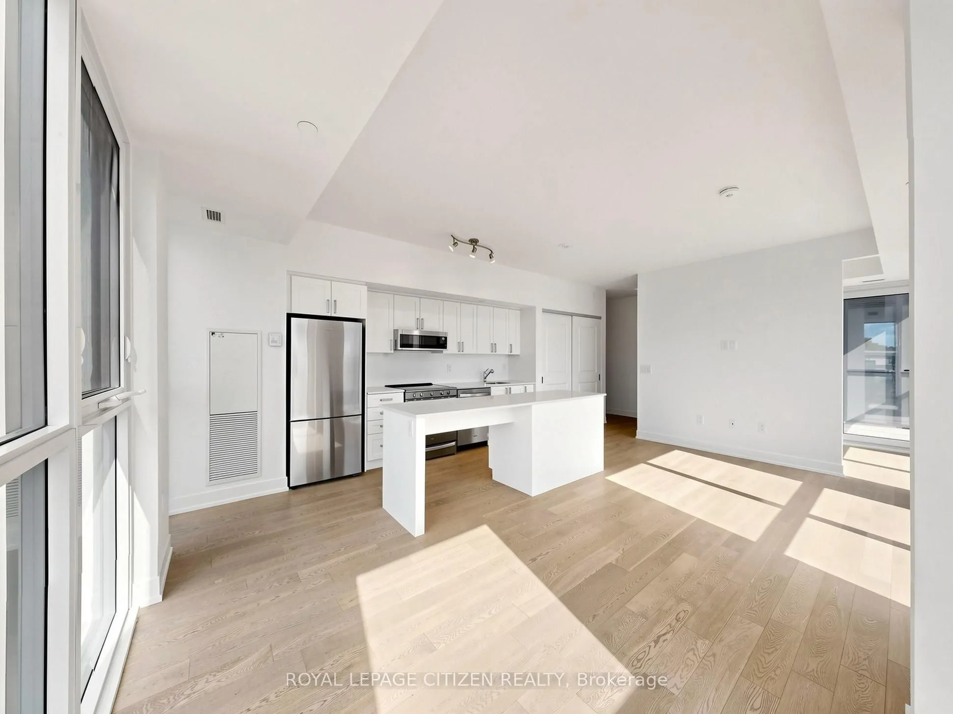 1063 Douglas McCurdy Common #412