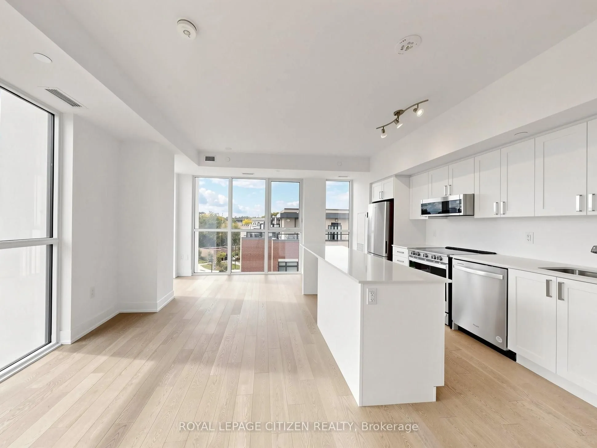 1063 Douglas McCurdy Common #412