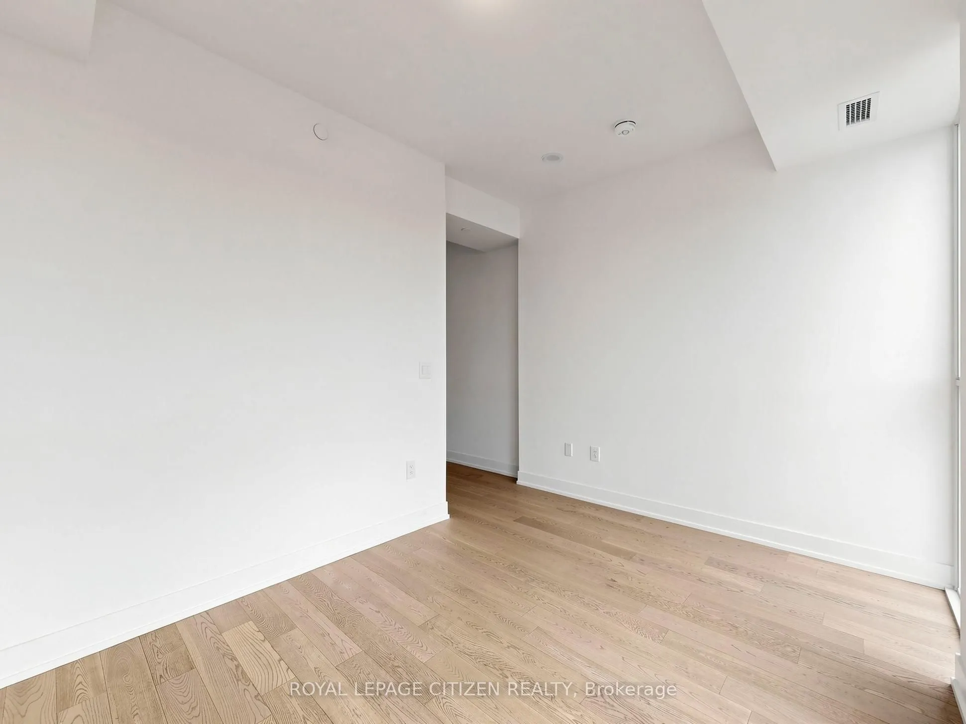 1063 Douglas McCurdy Common #412