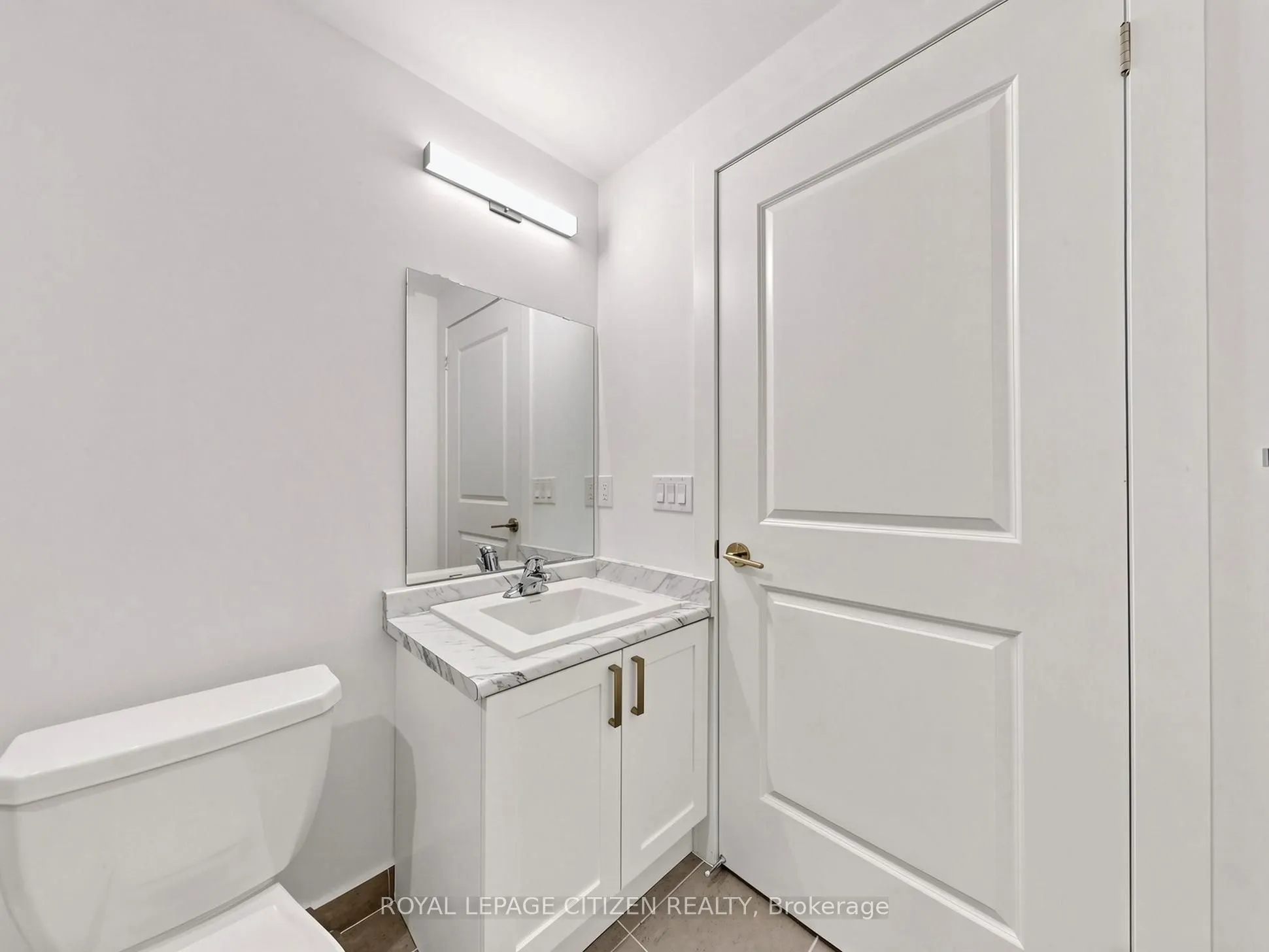 1063 Douglas McCurdy Common #412