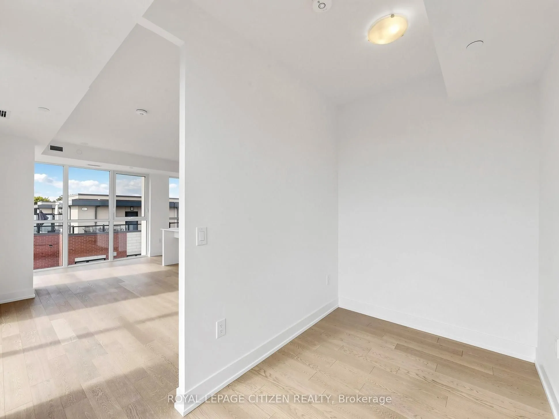 1063 Douglas McCurdy Common #412