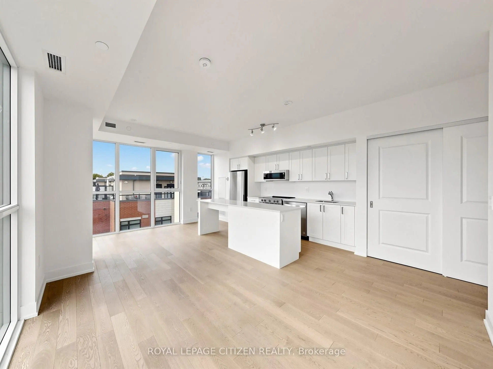 1063 Douglas McCurdy Common #412