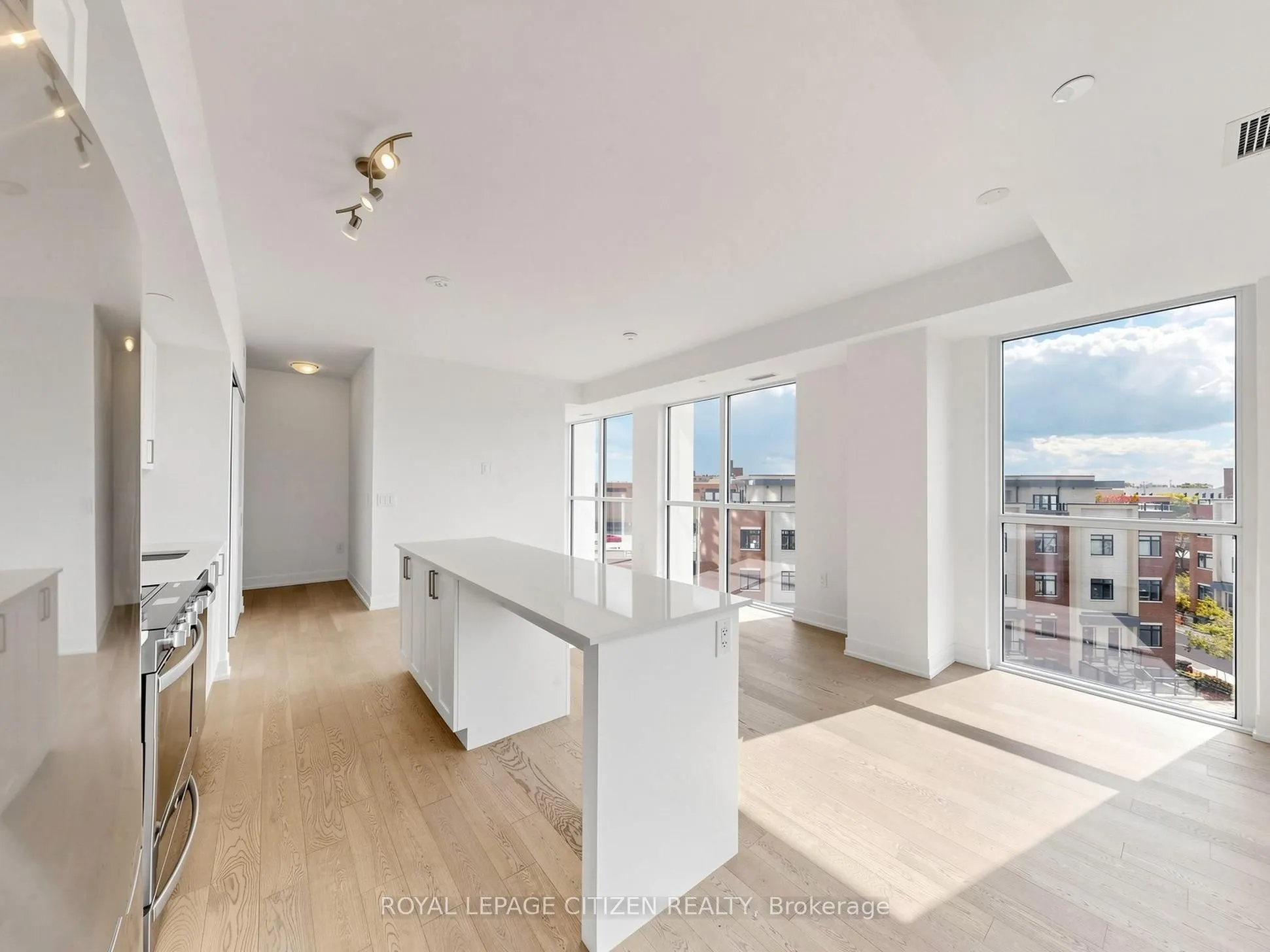 1063 Douglas McCurdy Common #412