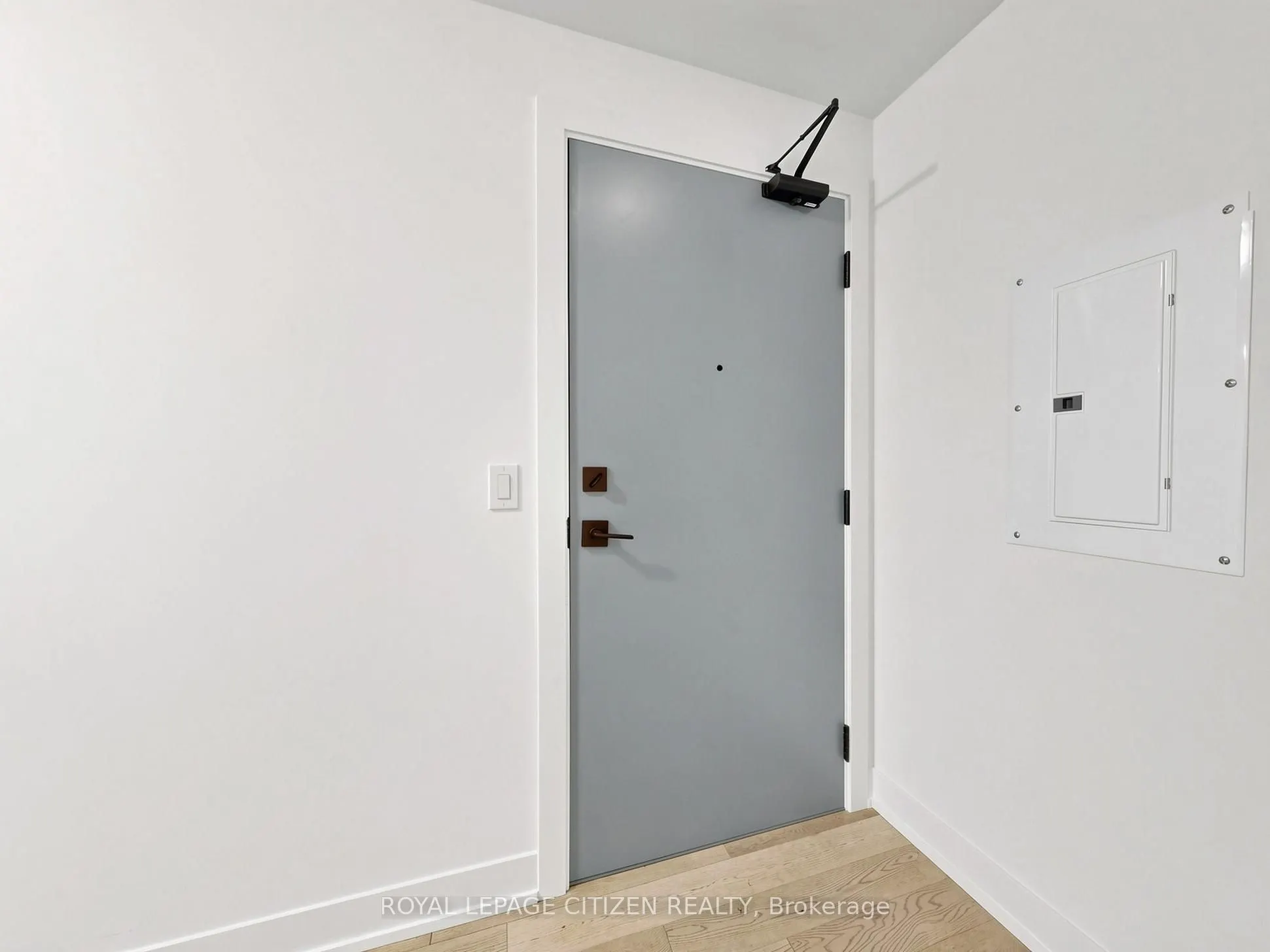 1063 Douglas McCurdy Common #412
