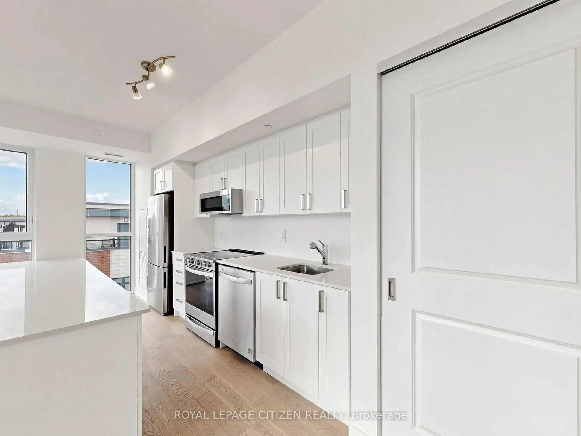 1063 Douglas McCurdy Common #412