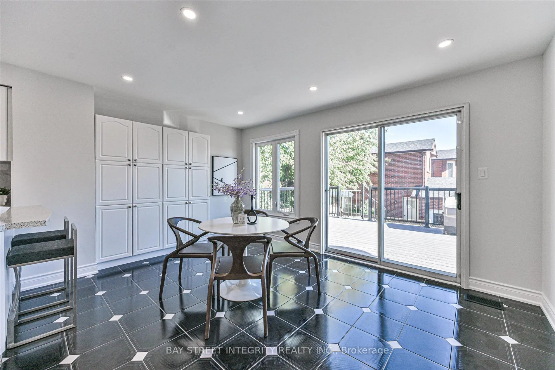 1225 Winterbourne Drive