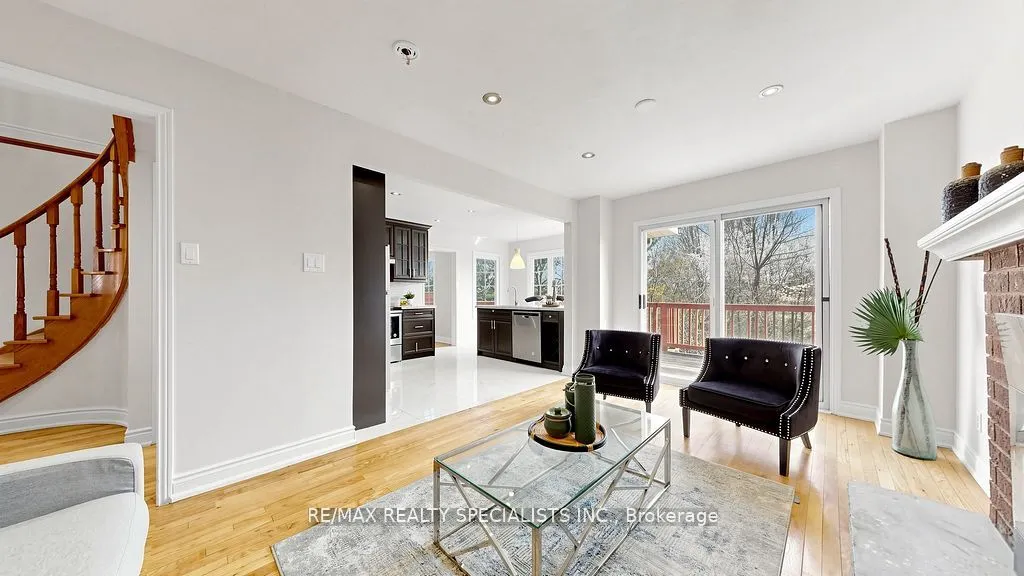 59 Sunforest Drive