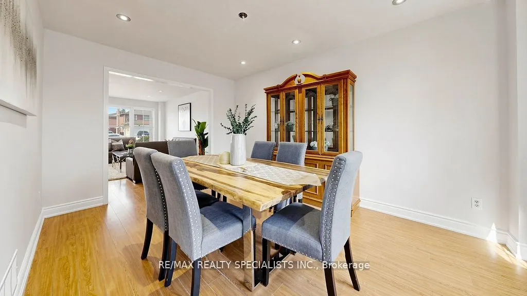 59 Sunforest Drive