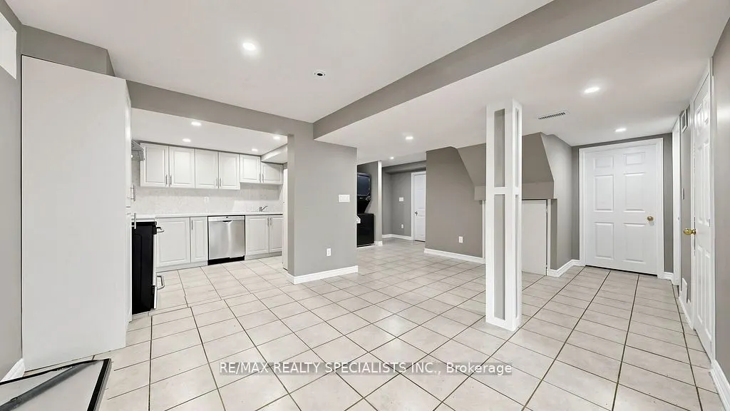 59 Sunforest Drive