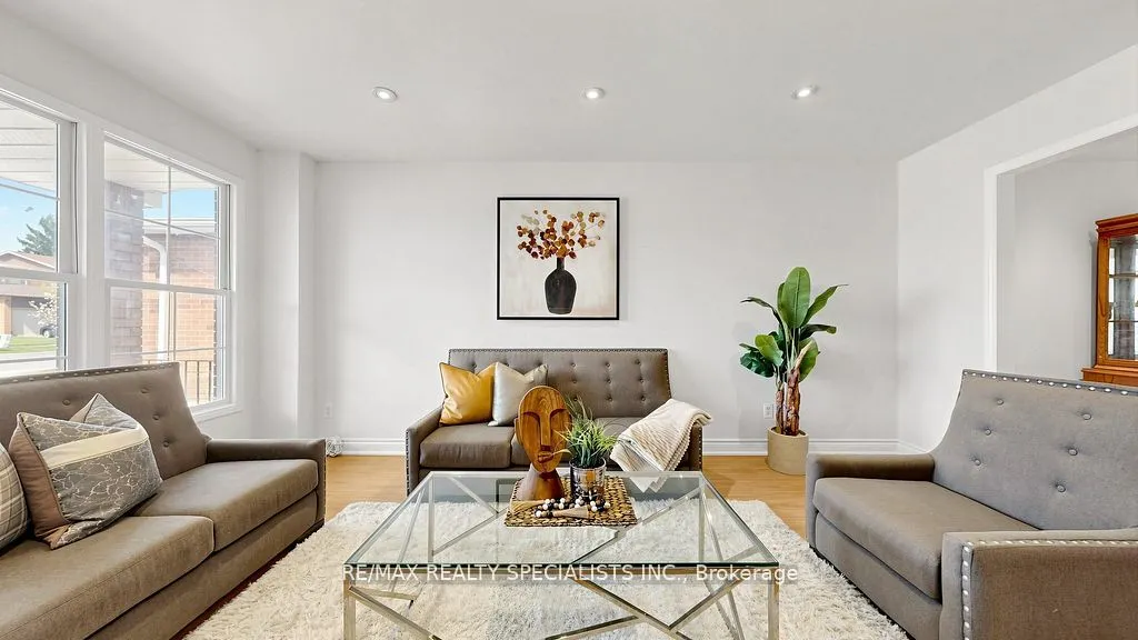 59 Sunforest Drive