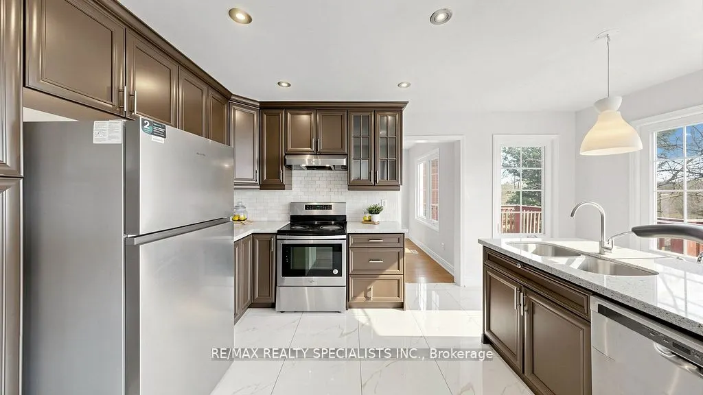 59 Sunforest Drive