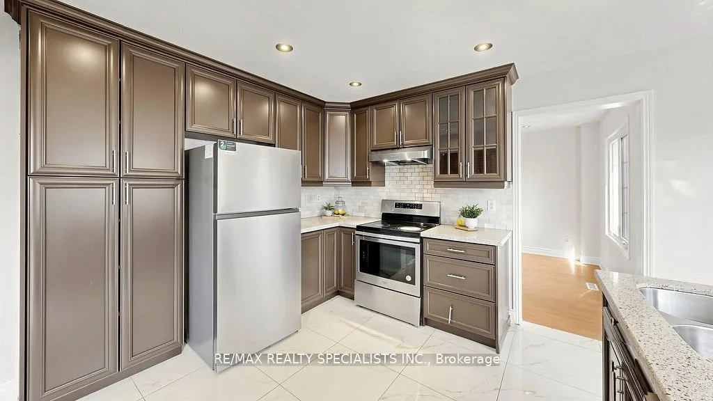 59 Sunforest Drive