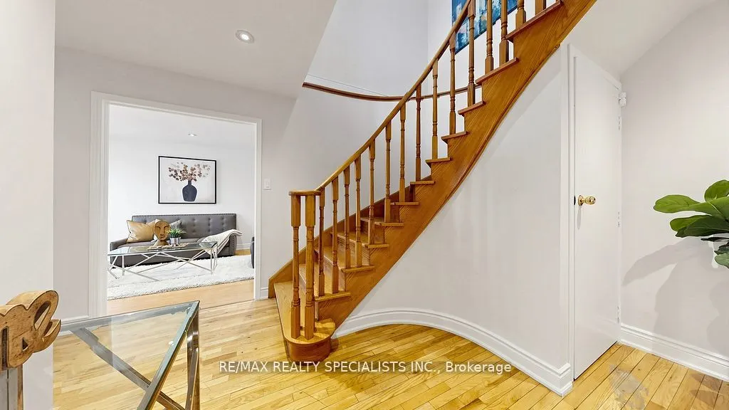 59 Sunforest Drive