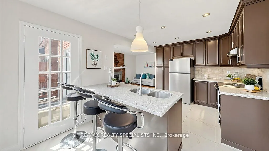 59 Sunforest Drive