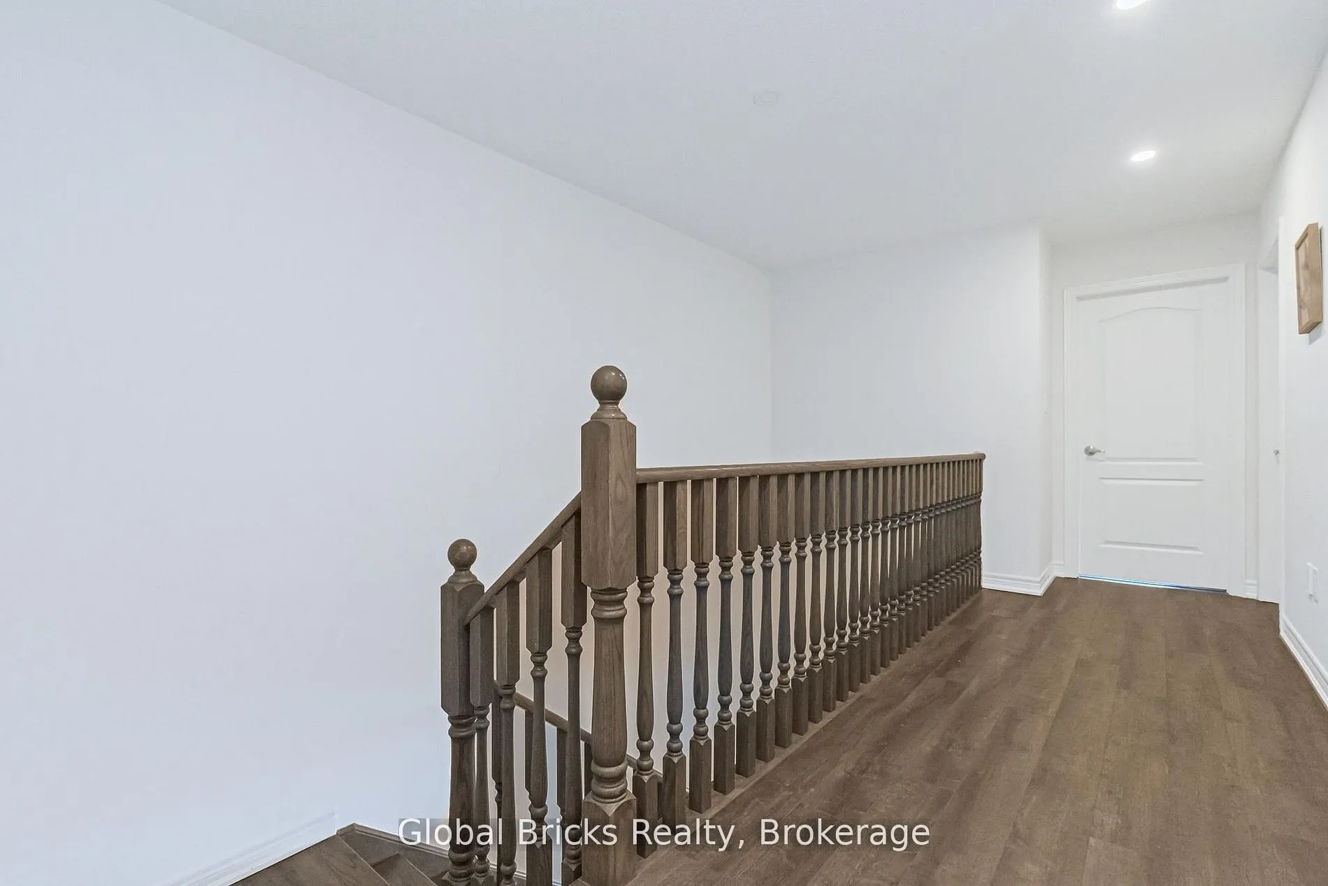 49 Burnhamthorpe Road E