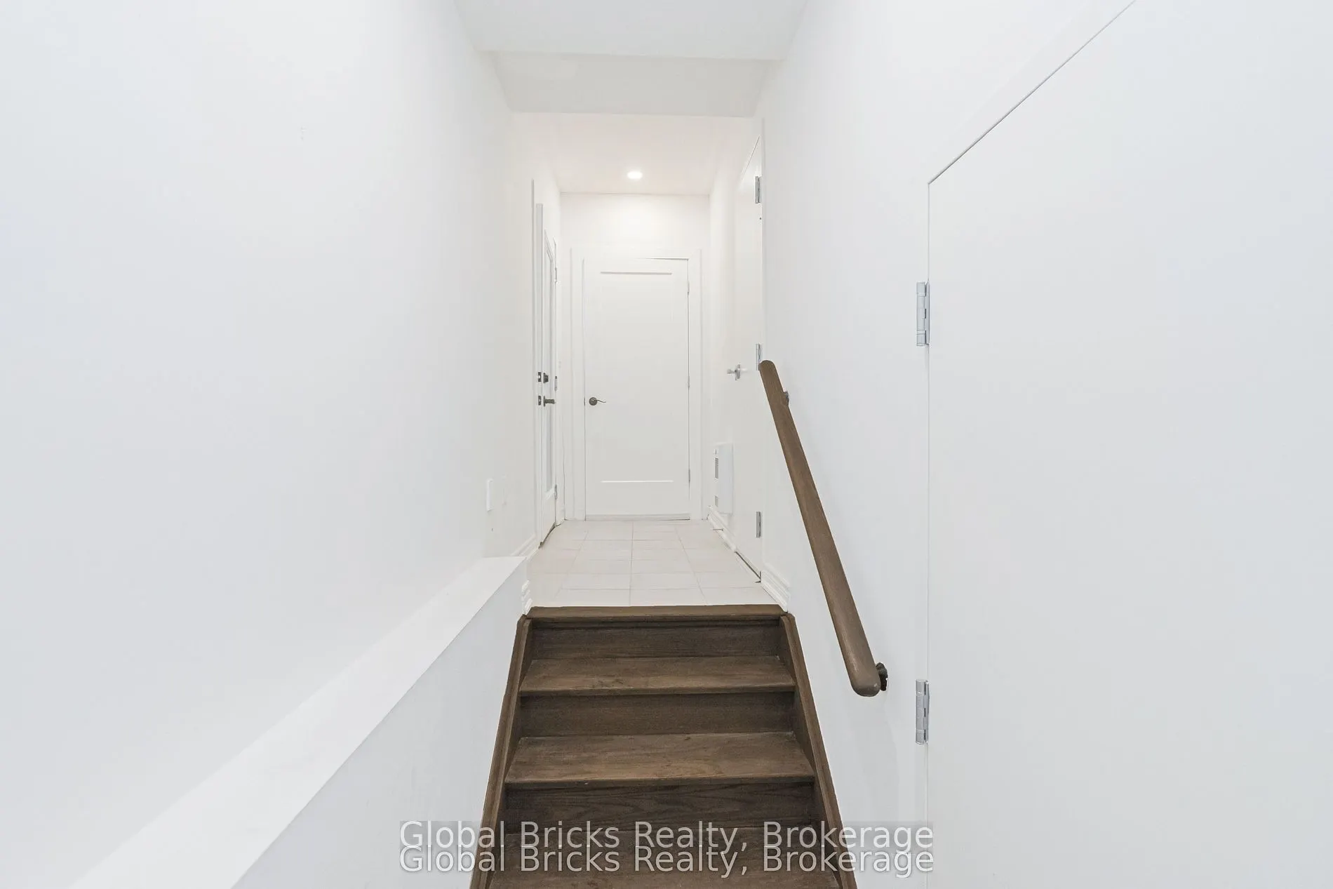 49 Burnhamthorpe Road E