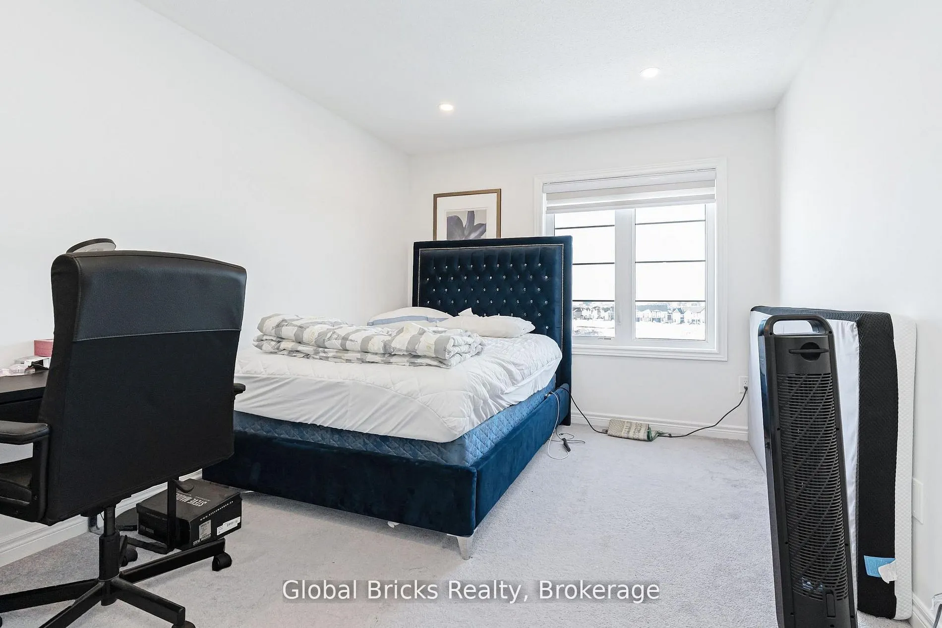 49 Burnhamthorpe Road E