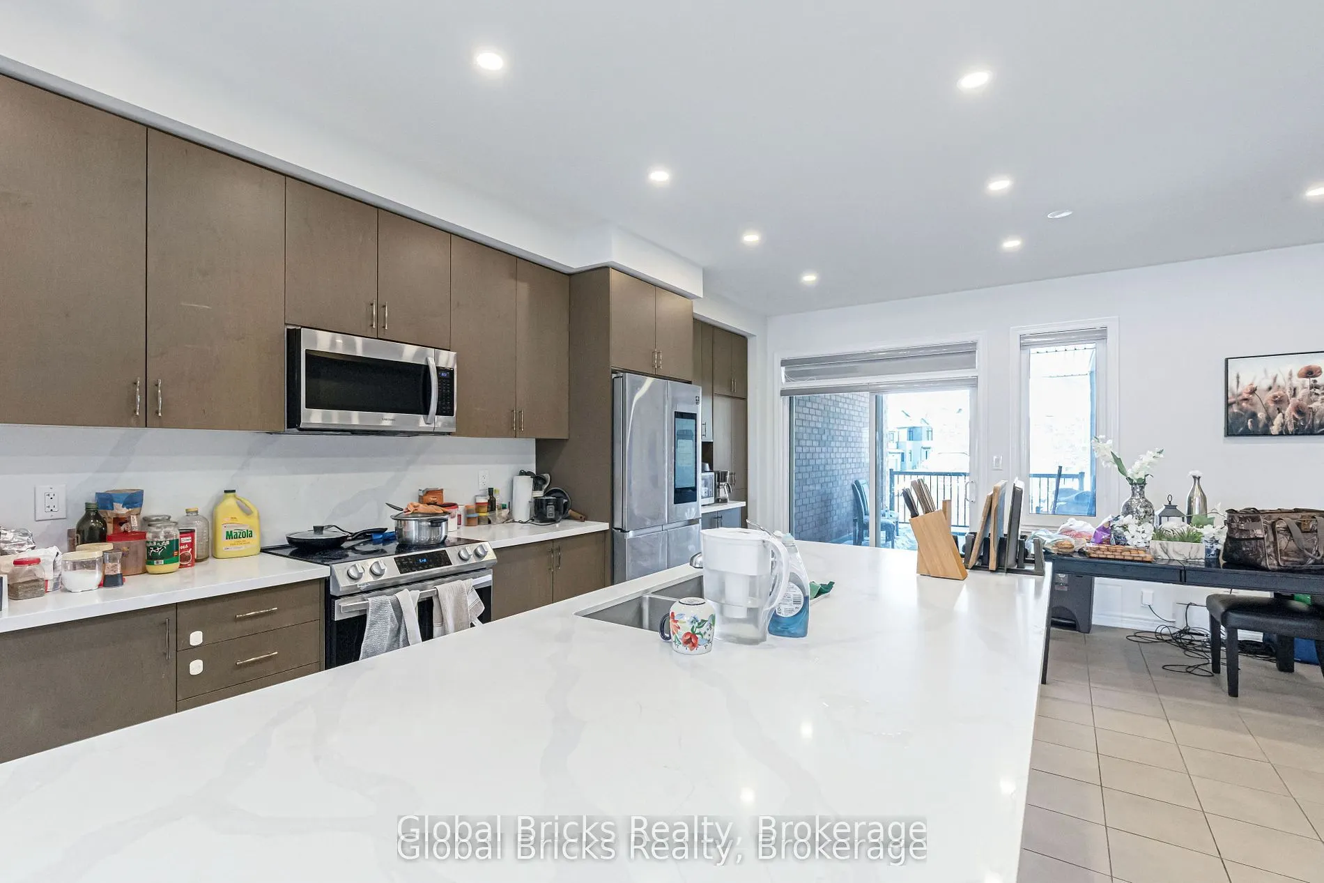 49 Burnhamthorpe Road E