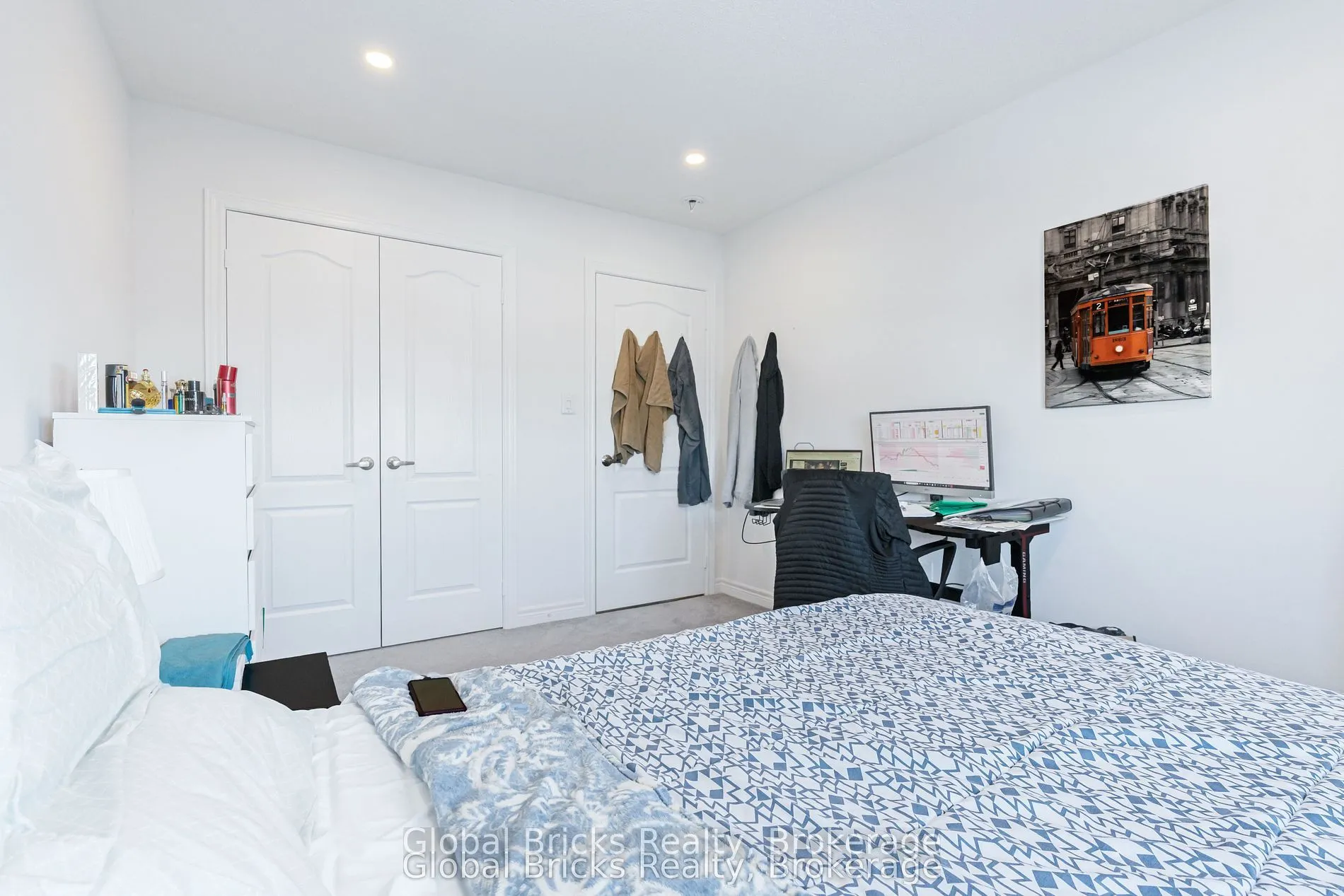 49 Burnhamthorpe Road E