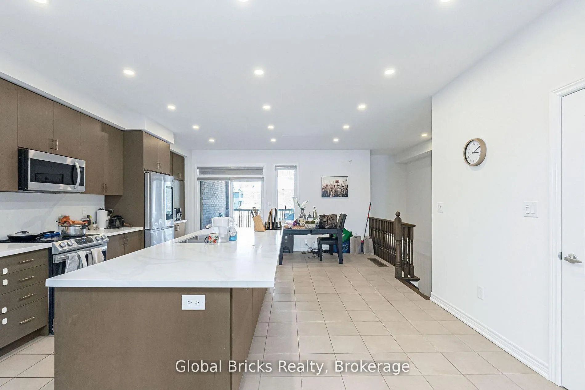 49 Burnhamthorpe Road E
