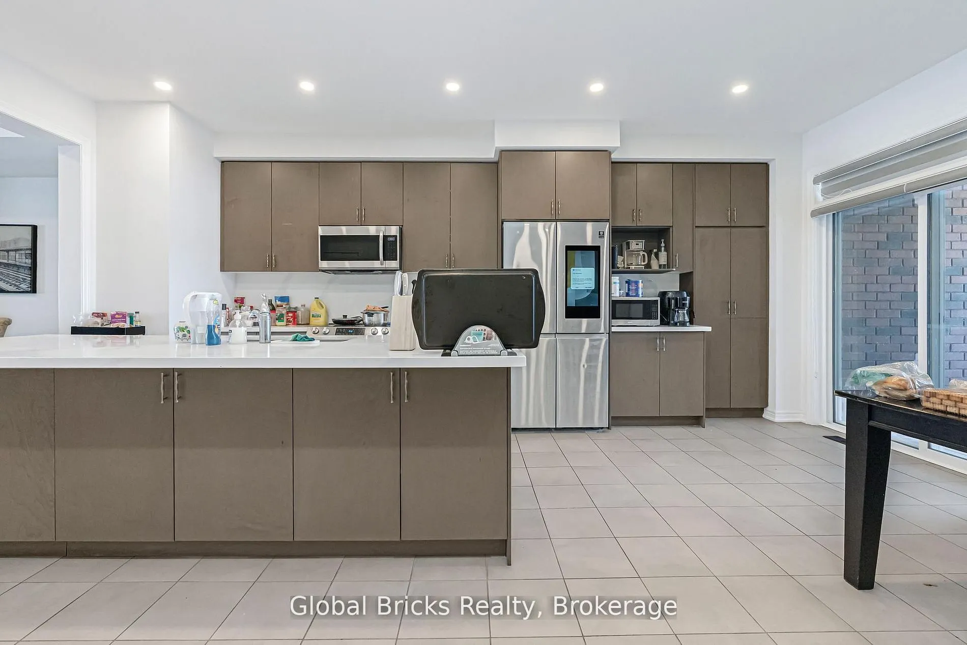 49 Burnhamthorpe Road E
