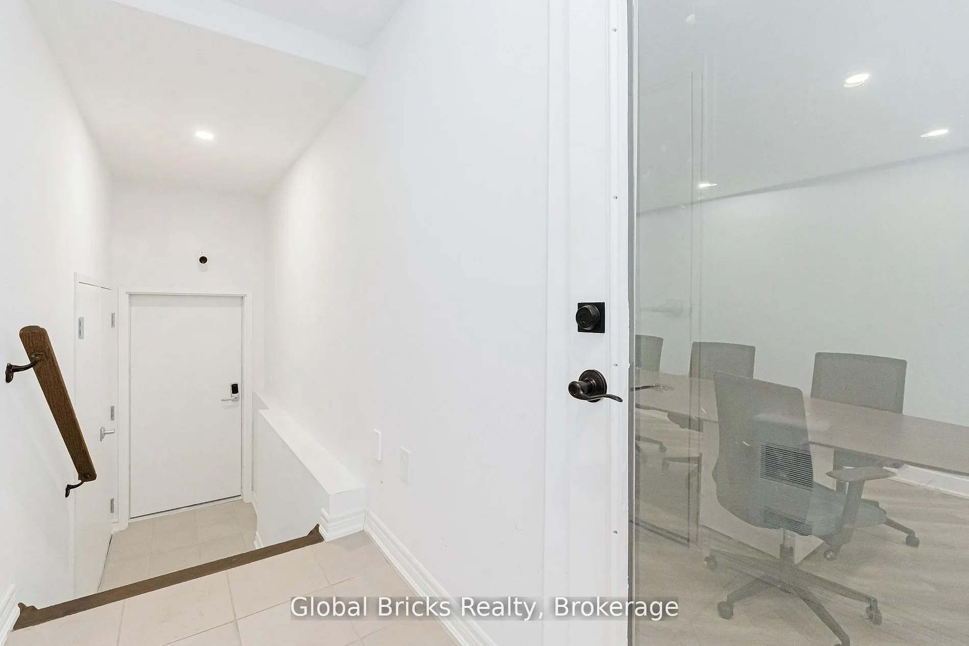 49 Burnhamthorpe Road E