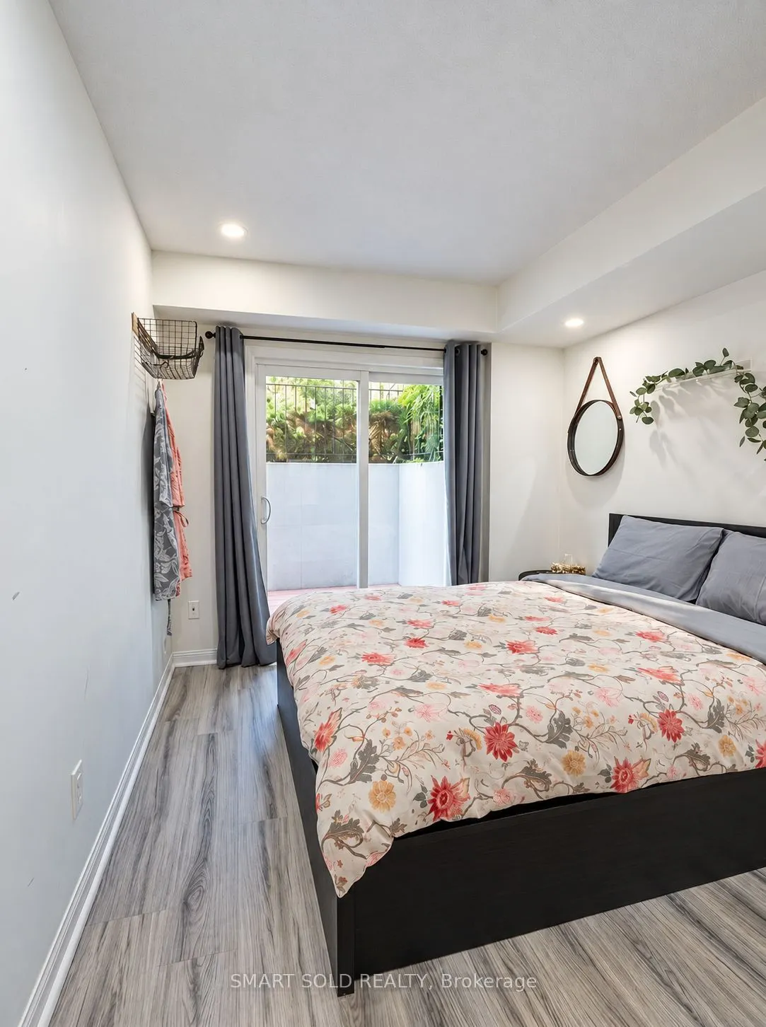 15 Laidlaw Street #608