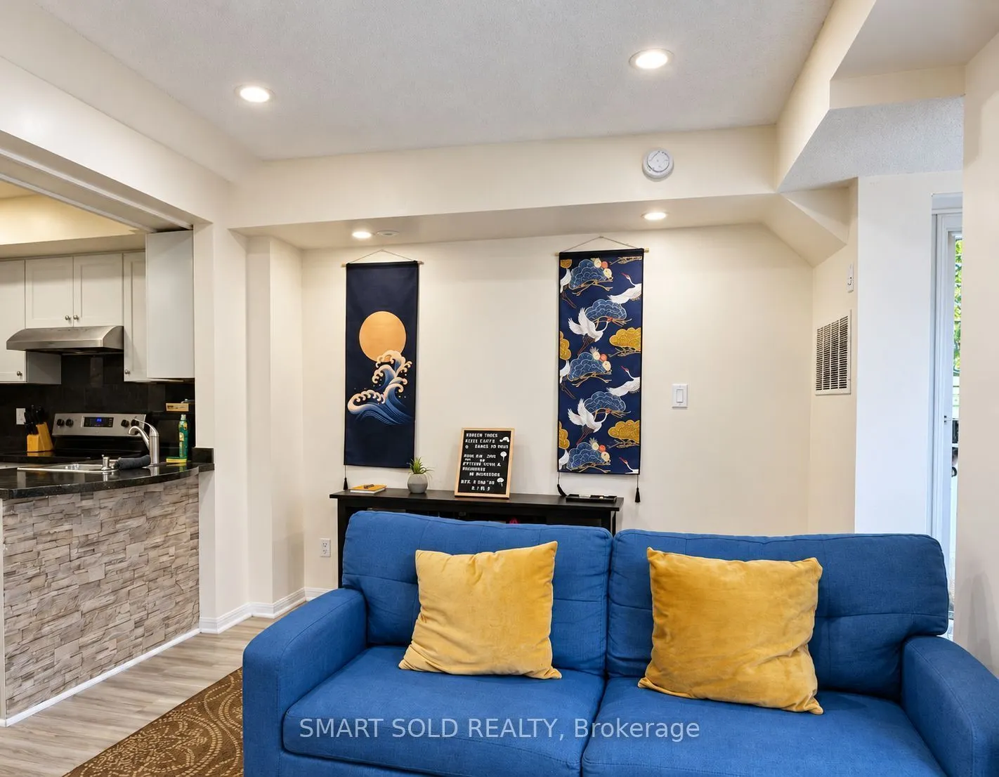 15 Laidlaw Street #608