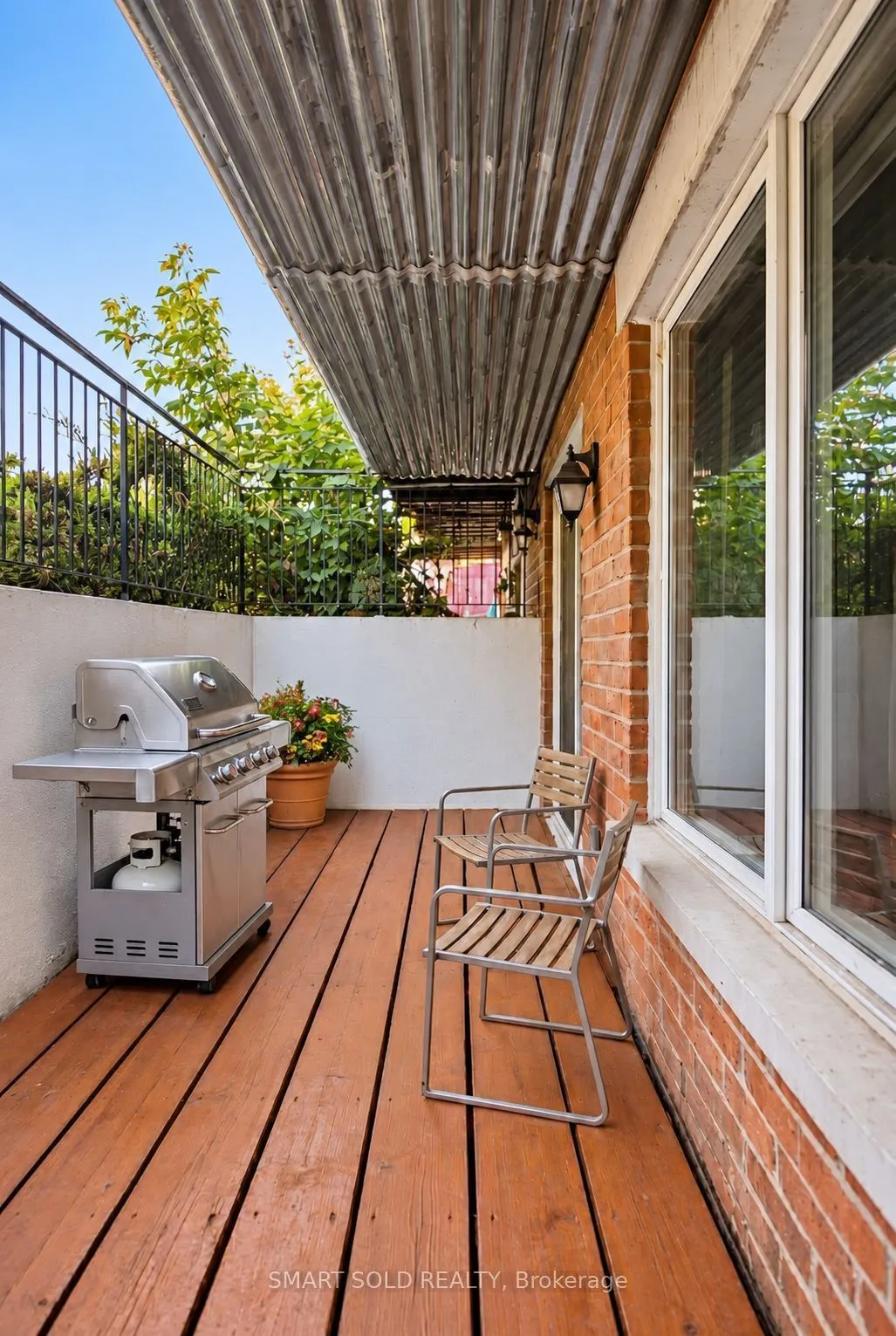 15 Laidlaw Street #608