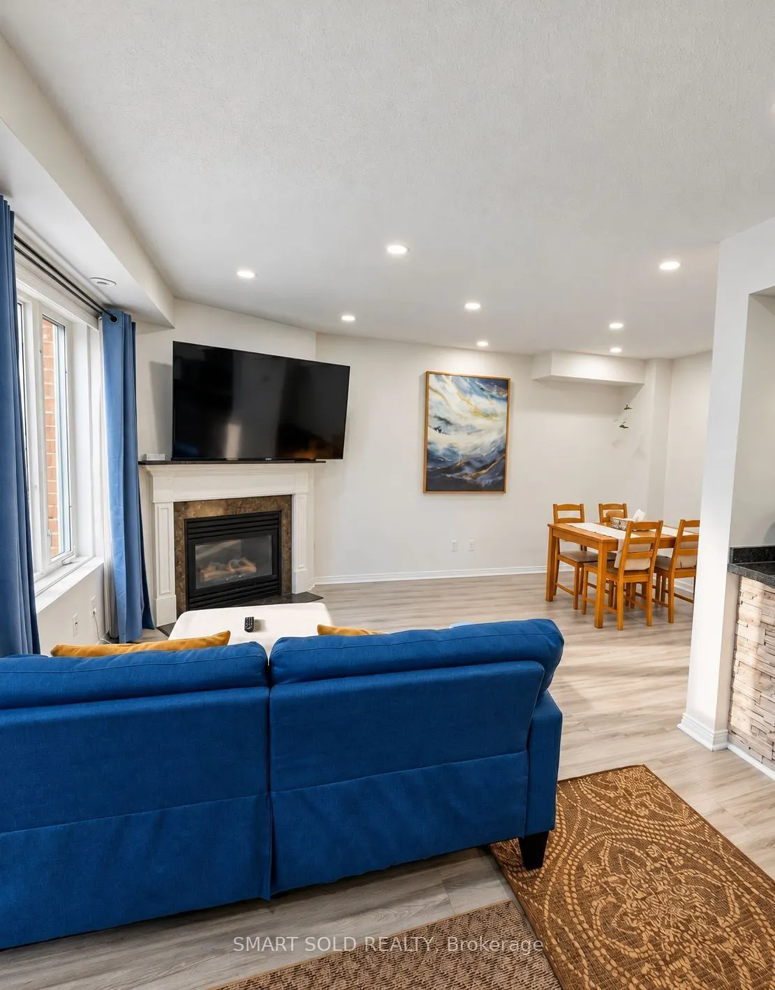 15 Laidlaw Street #608