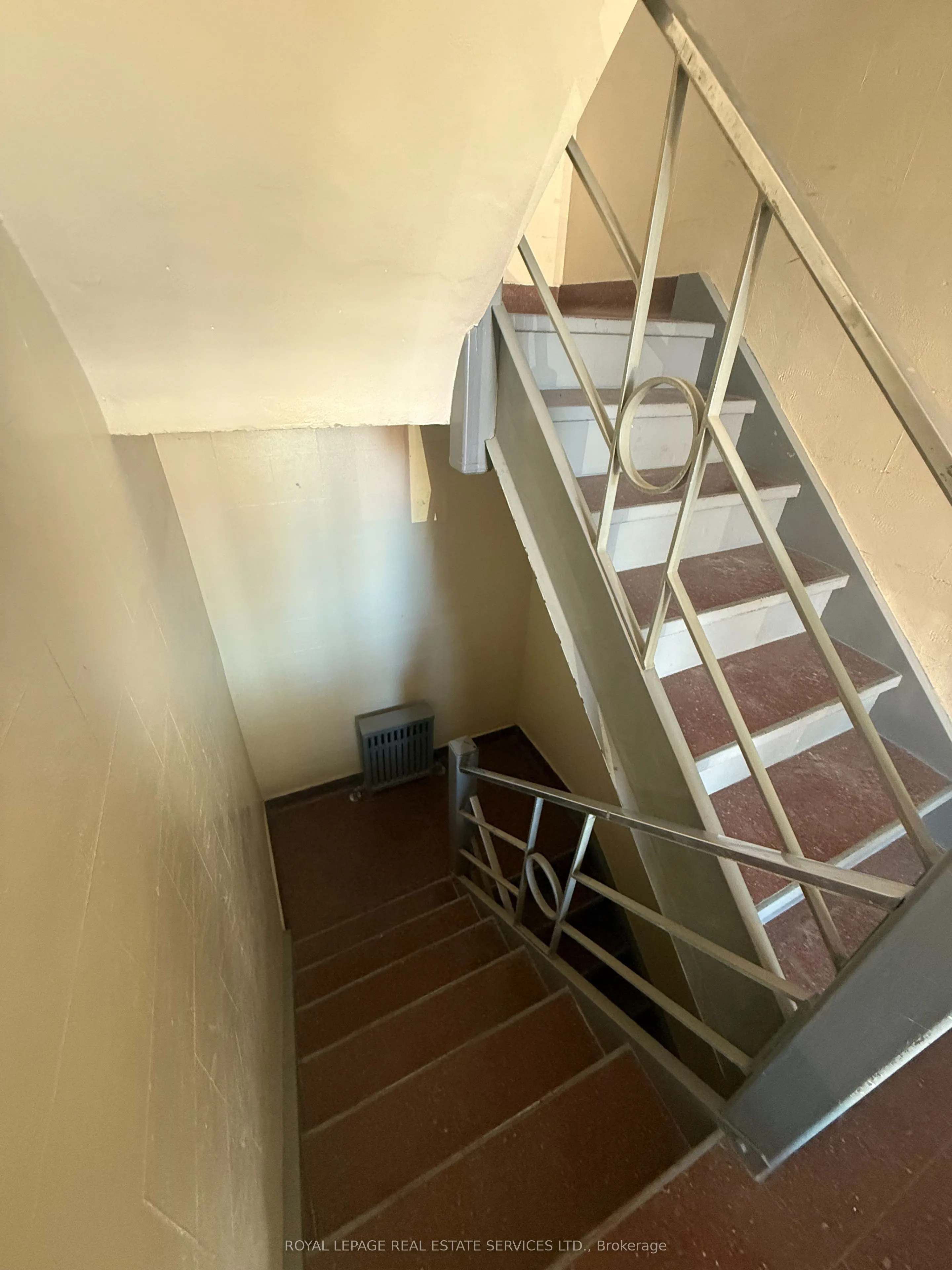 19 Roseland Drive E #6