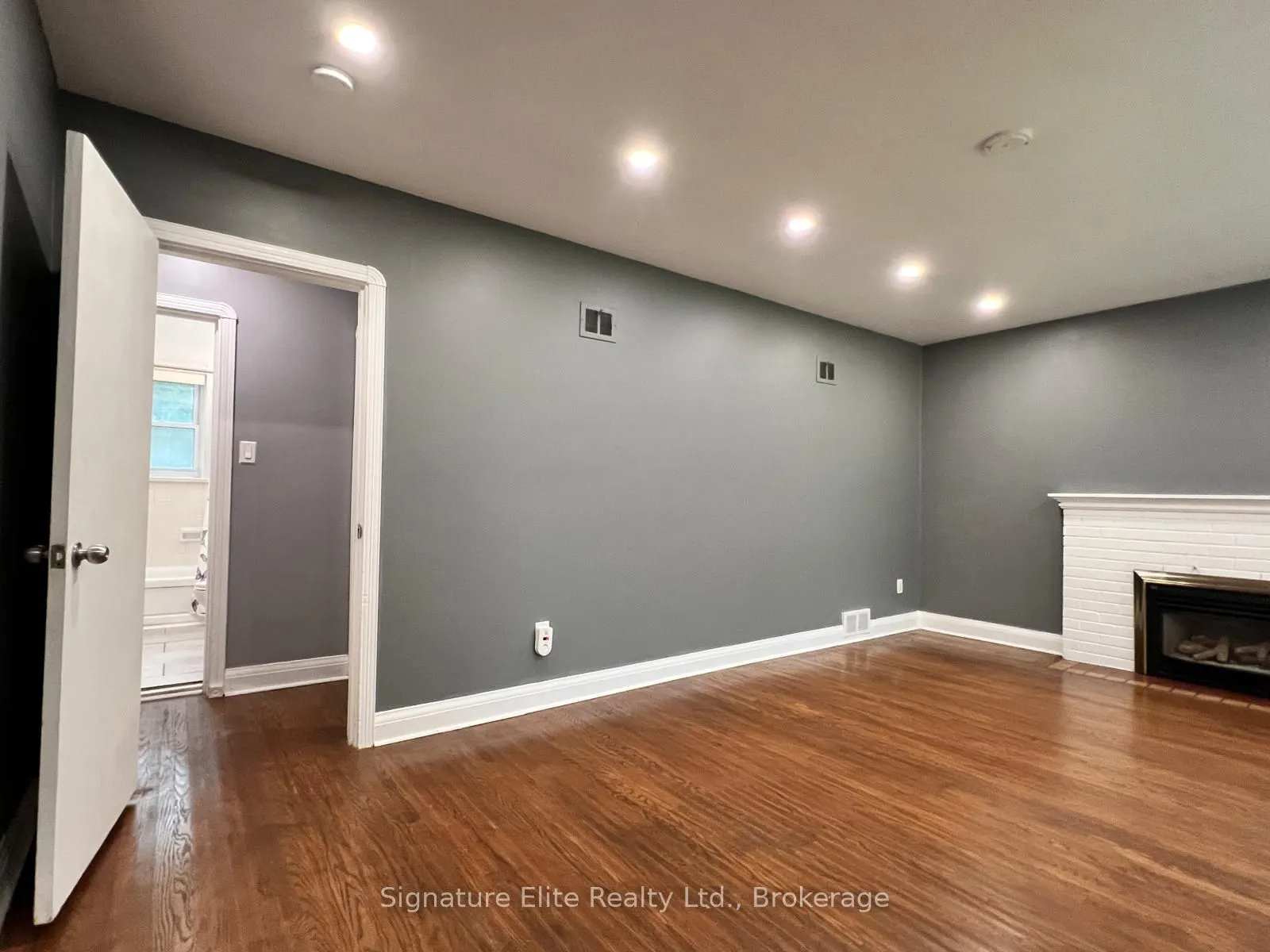 34 Ovida Avenue #Upper